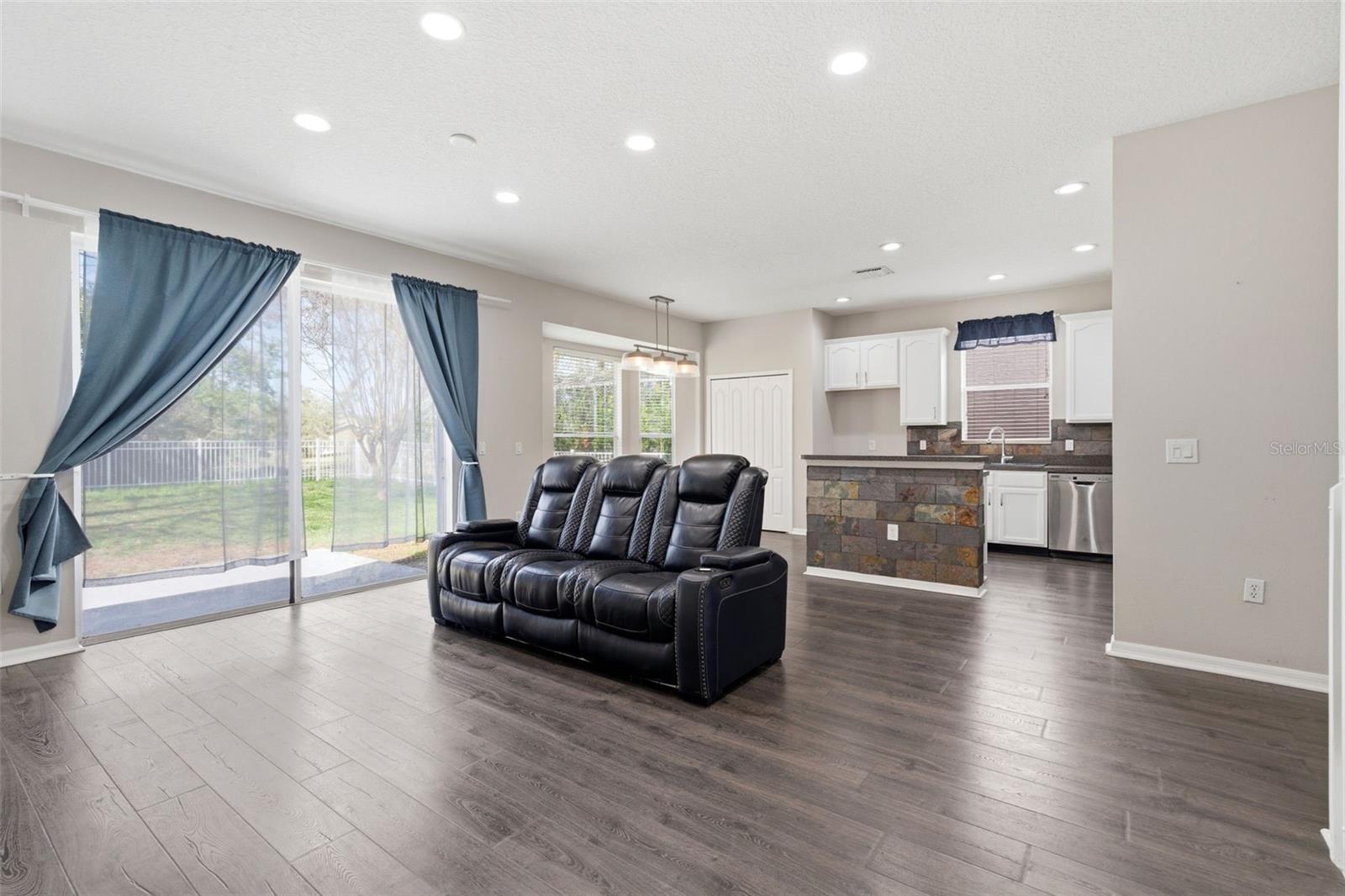 Image 12 of 47 For 141 Spring Glen Drive