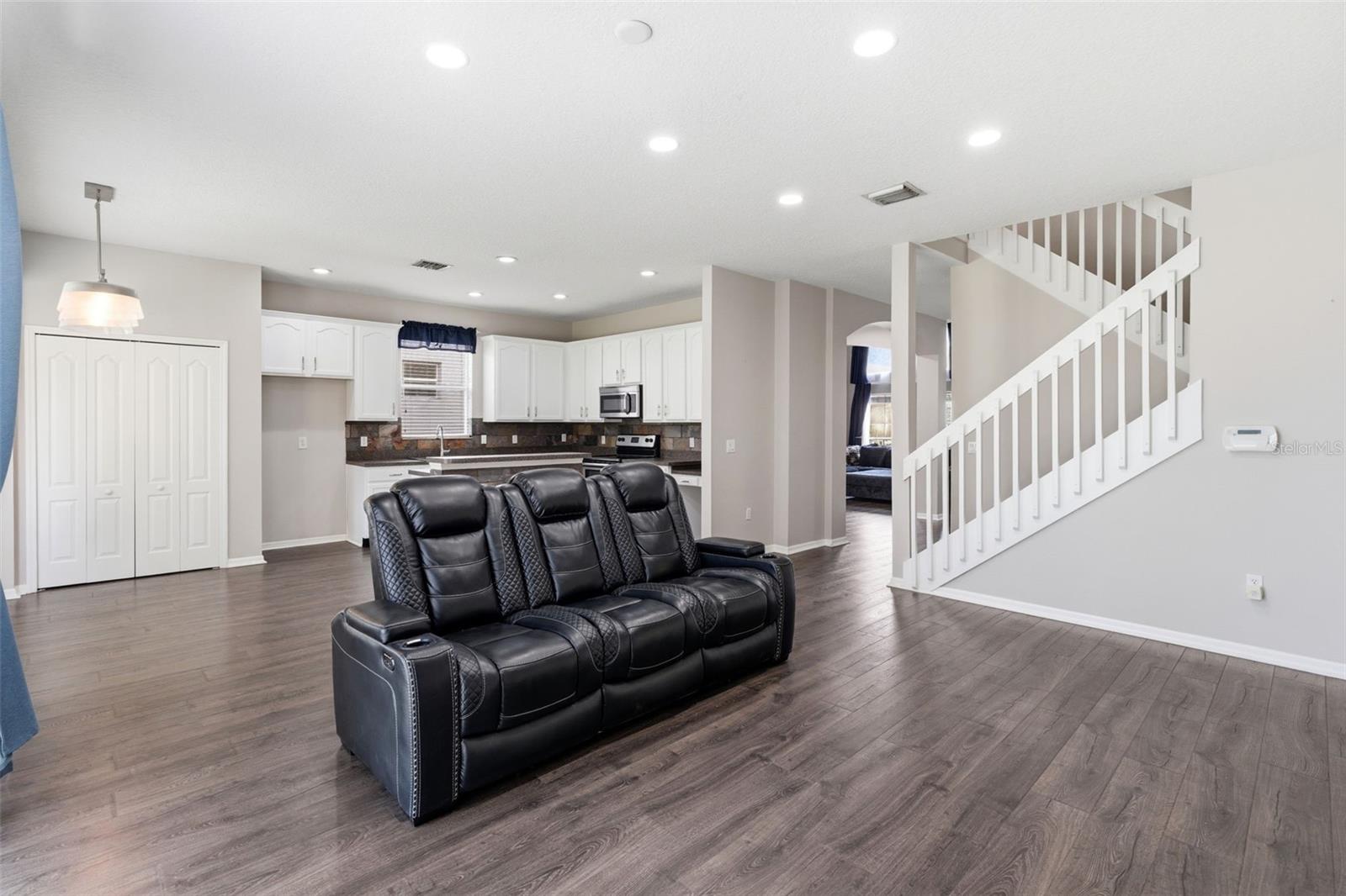 Image 13 of 47 For 141 Spring Glen Drive