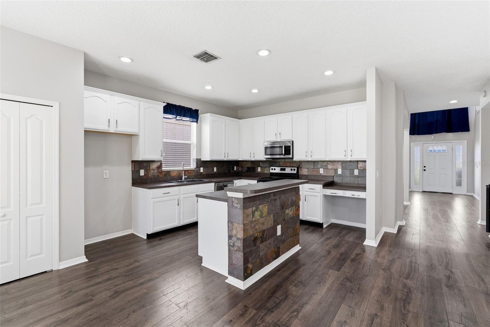 Image 15 of 47 For 141 Spring Glen Drive