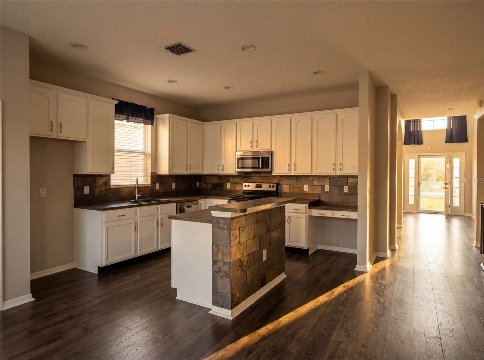 Image 16 of 47 For 141 Spring Glen Drive