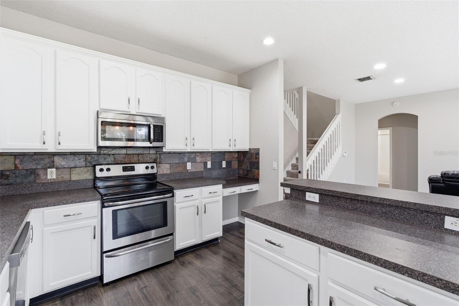 Image 17 of 47 For 141 Spring Glen Drive