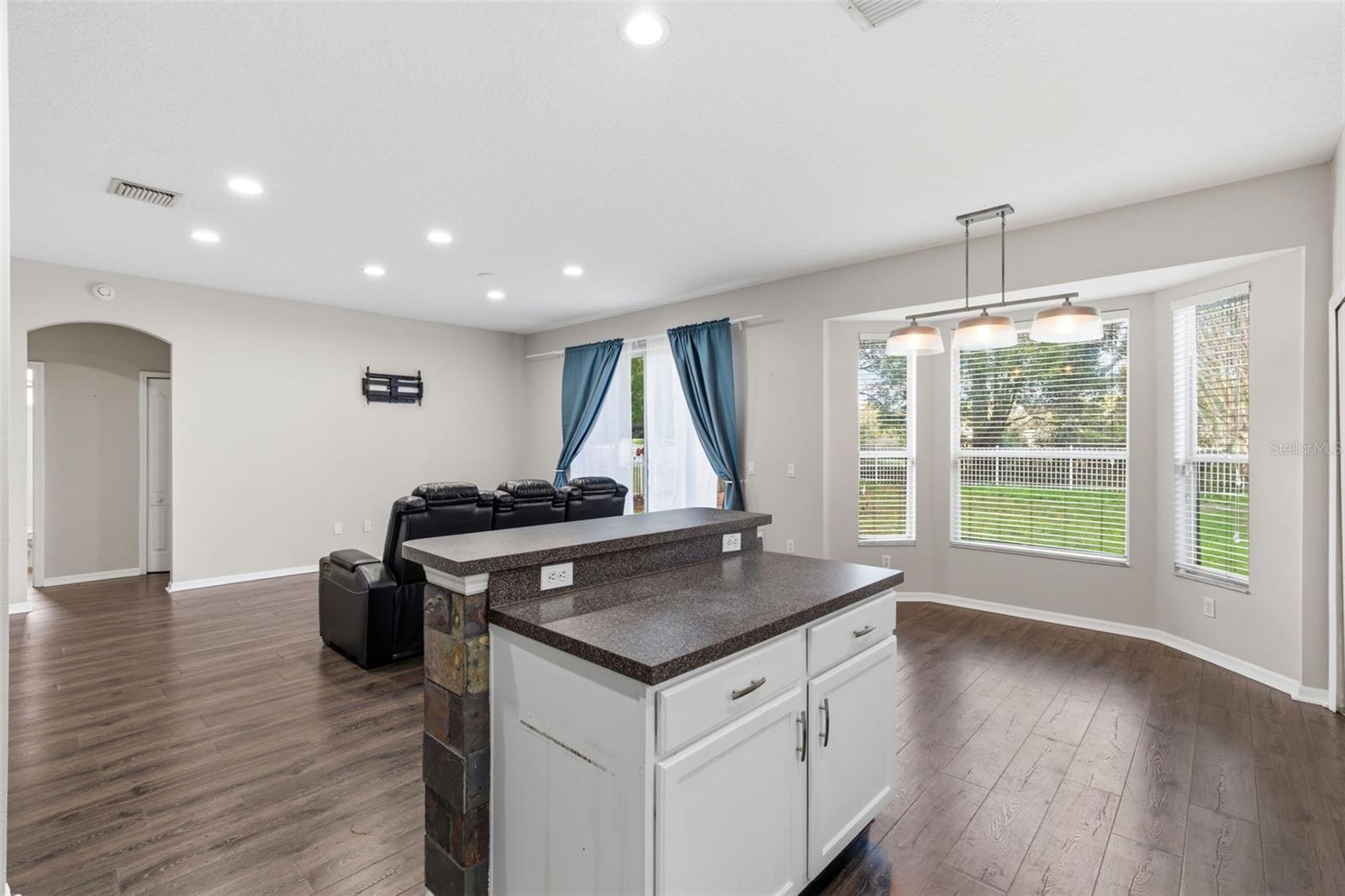 Image 19 of 47 For 141 Spring Glen Drive