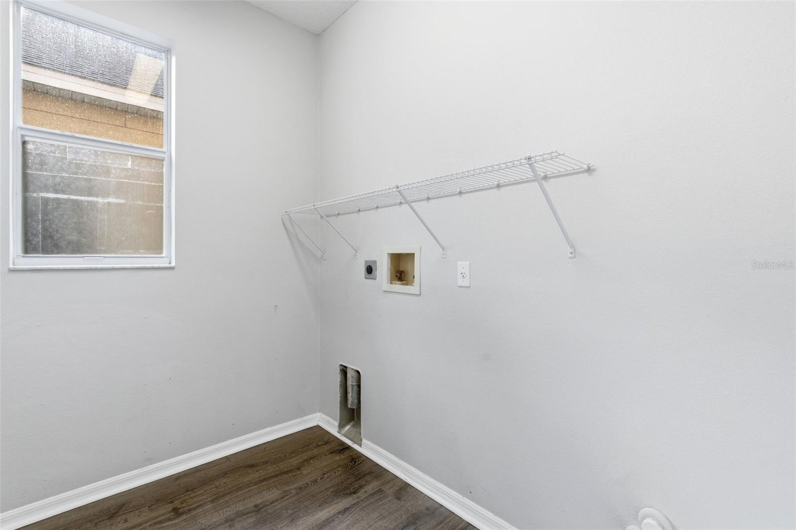 Image 21 of 47 For 141 Spring Glen Drive