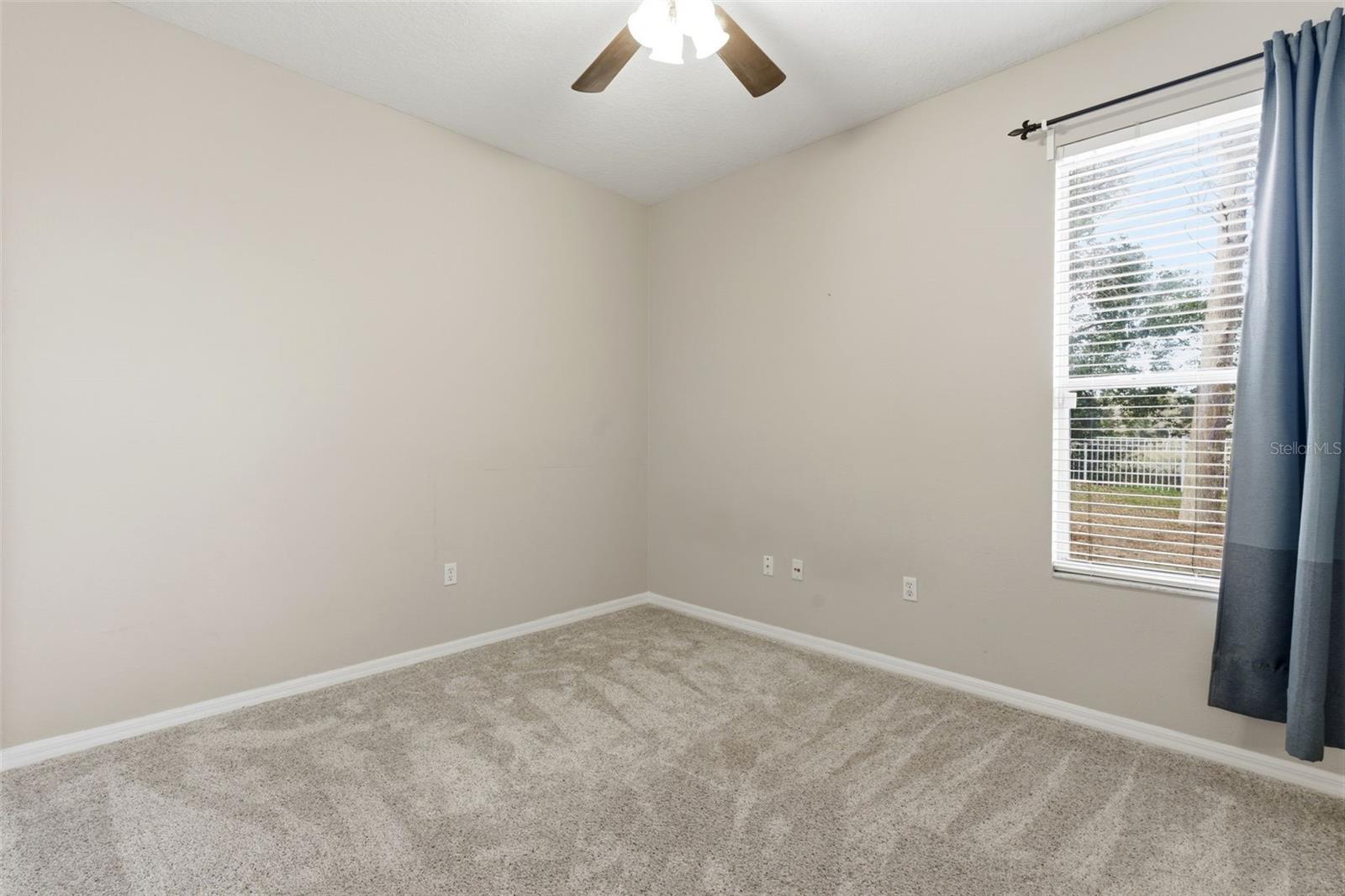 Image 22 of 47 For 141 Spring Glen Drive