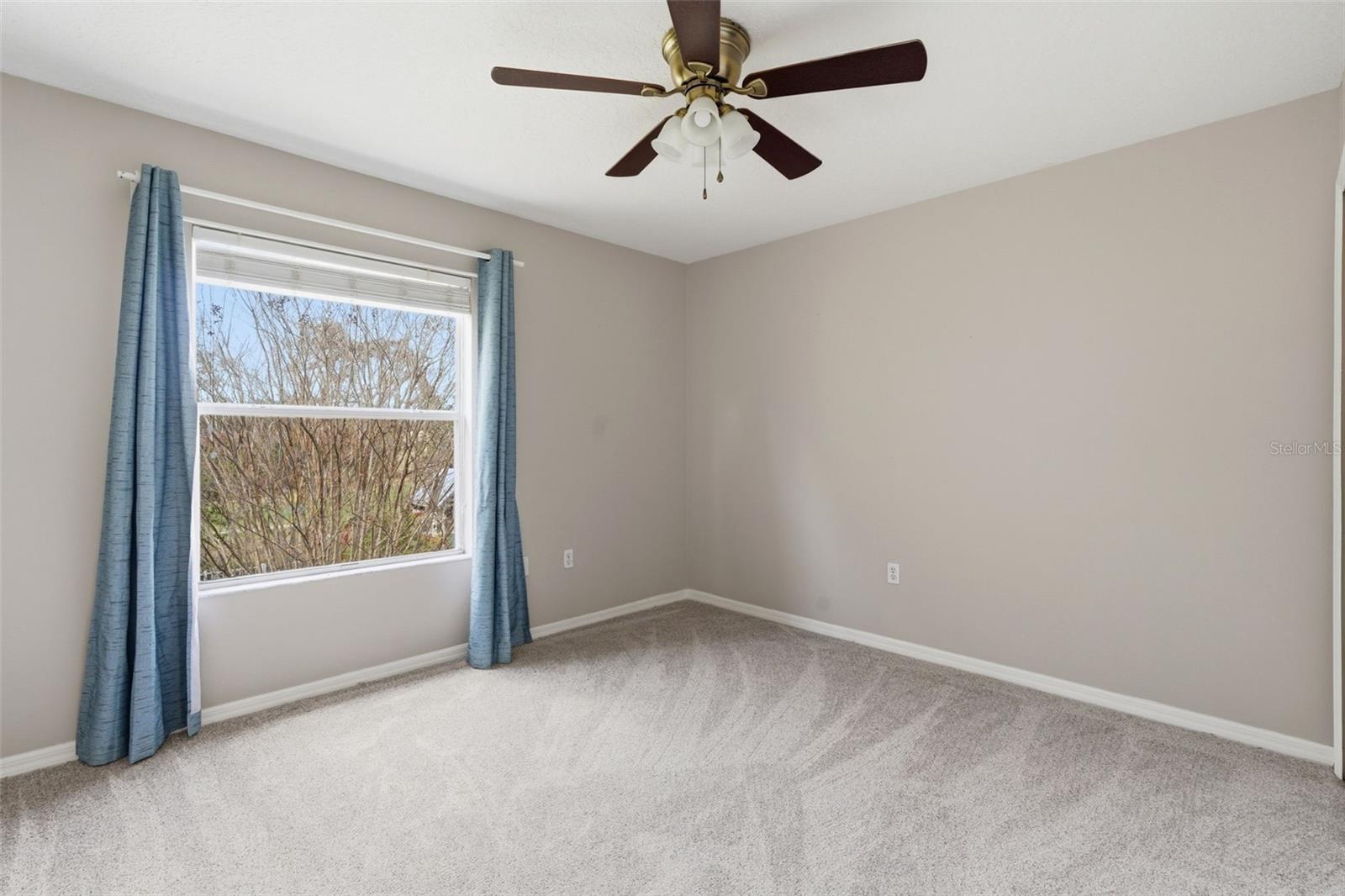 Image 24 of 47 For 141 Spring Glen Drive