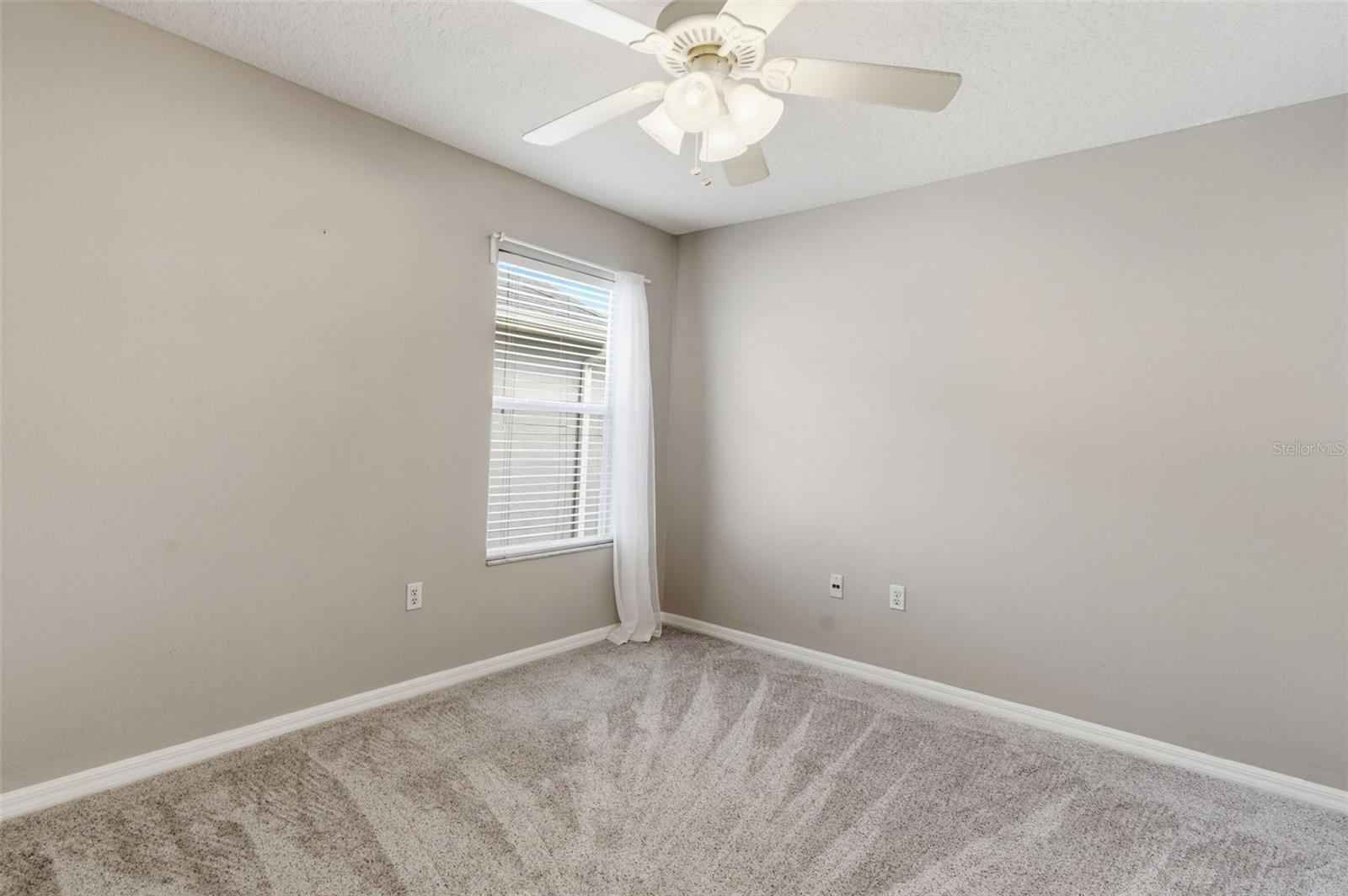 Image 33 of 47 For 141 Spring Glen Drive