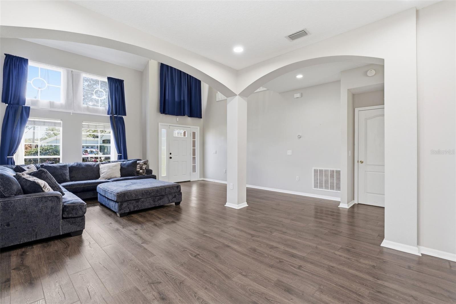 Image 7 of 47 For 141 Spring Glen Drive