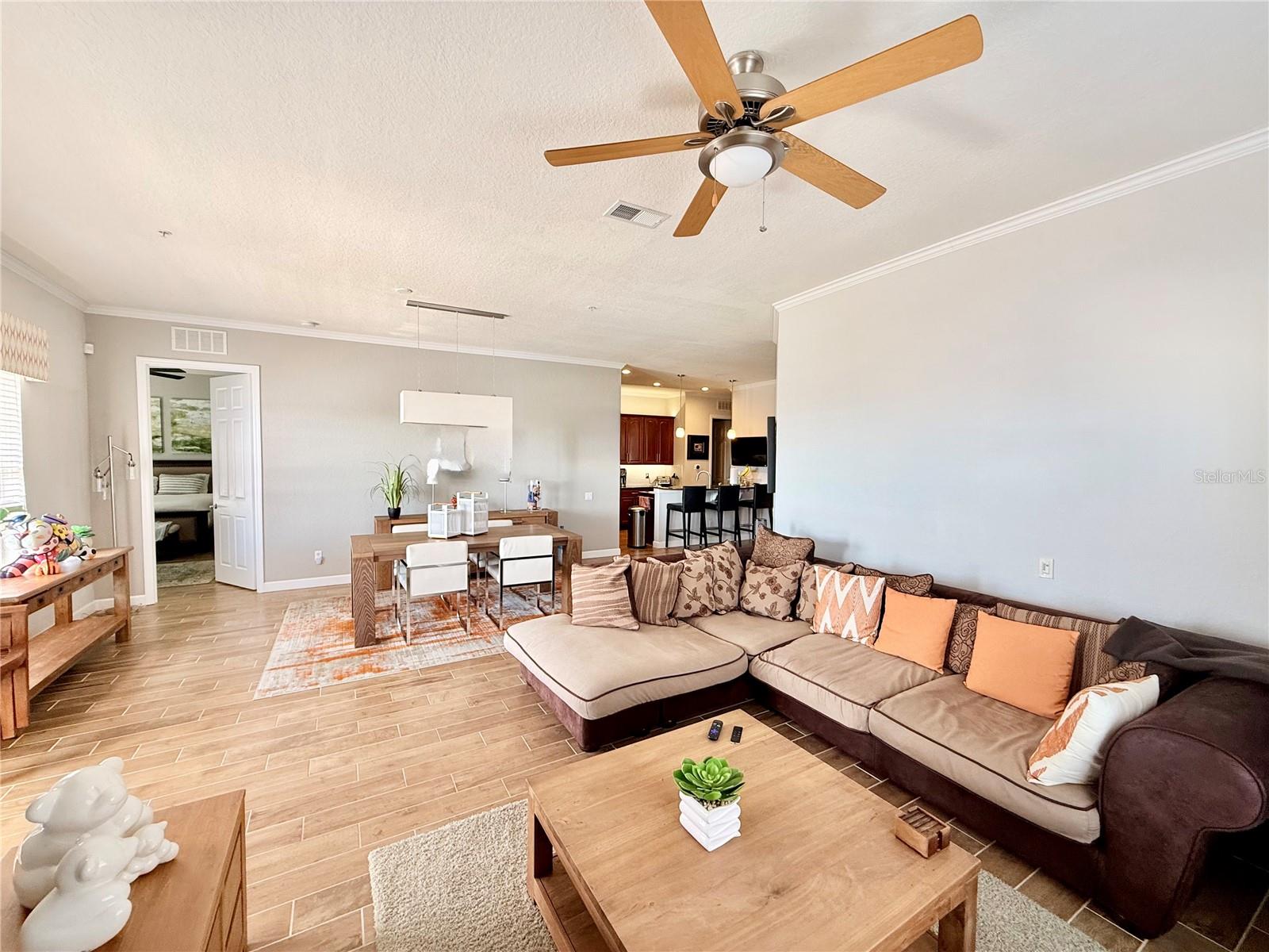 Image 4 of 45 For 5048 Shoreway Loop 404