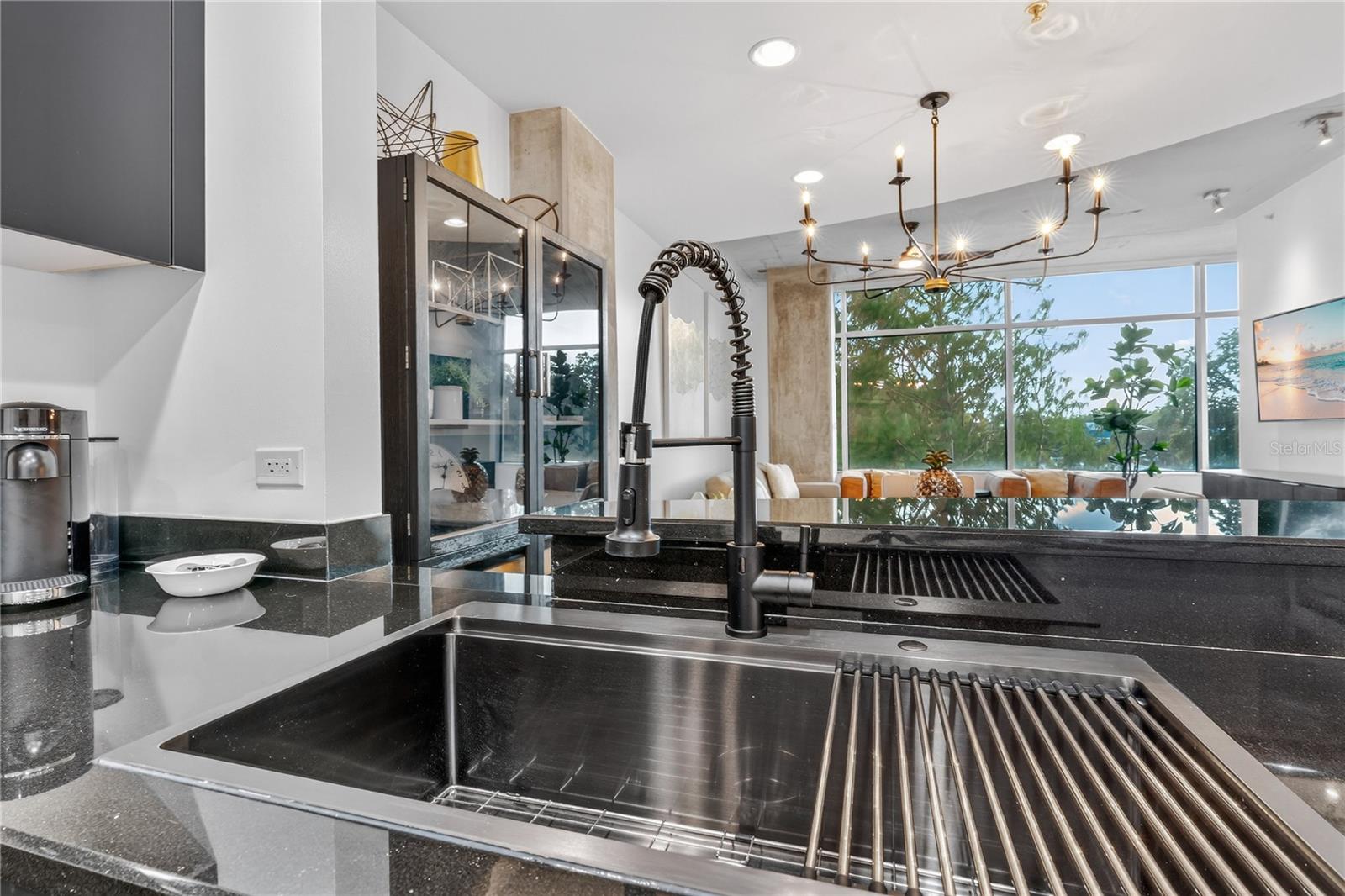 Image 10 of 59 For 525 Jackson Street 403