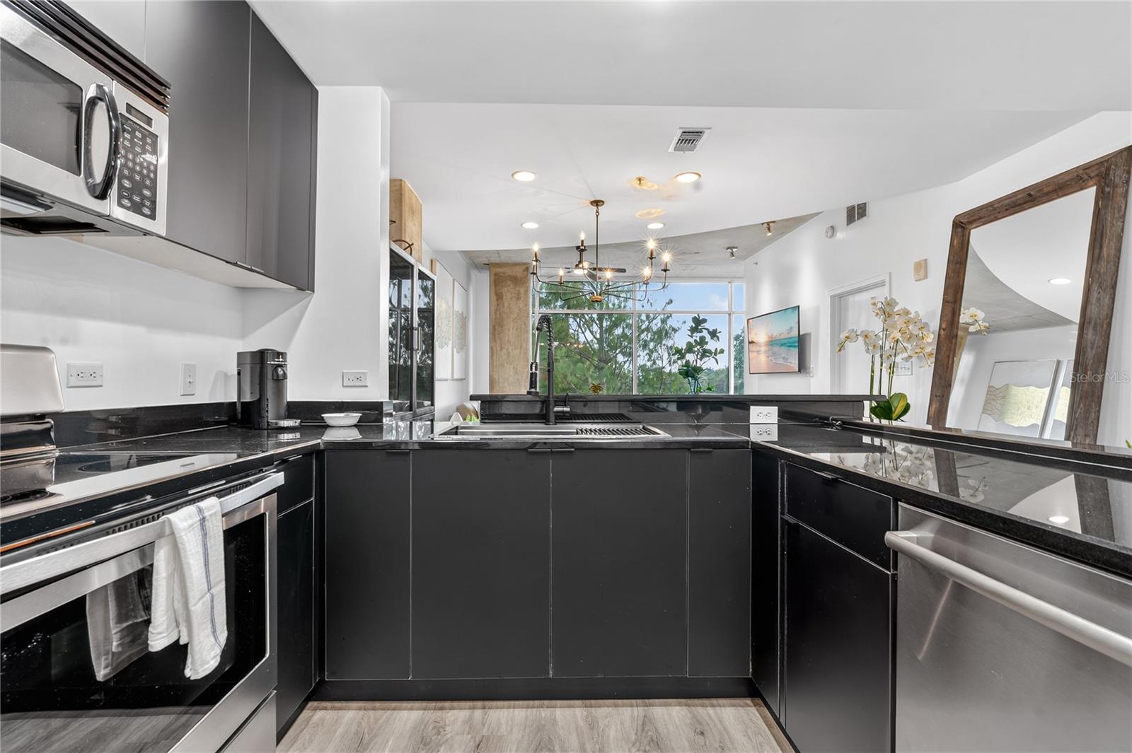 Image 12 of 59 For 525 Jackson Street 403