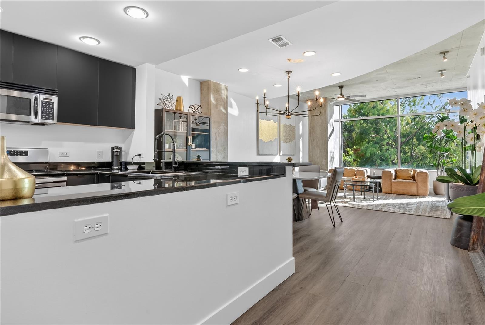 Image 13 of 59 For 525 Jackson Street 403