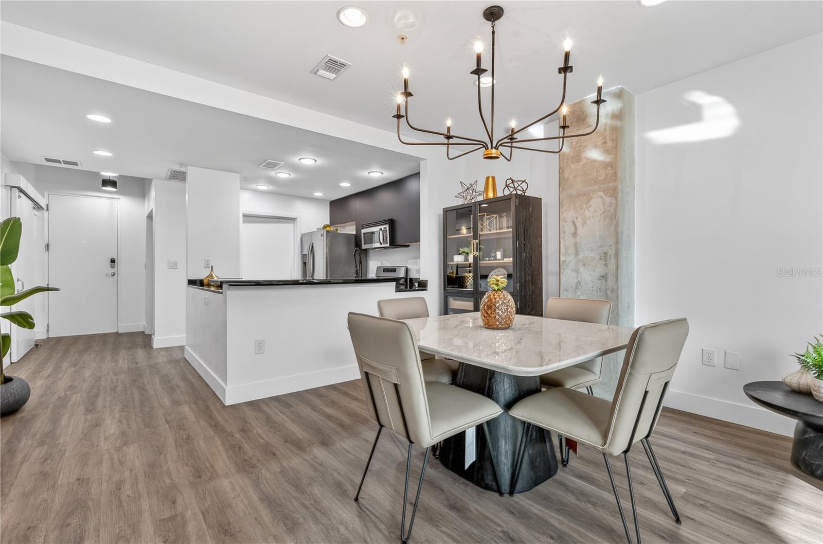 Image 14 of 59 For 525 Jackson Street 403