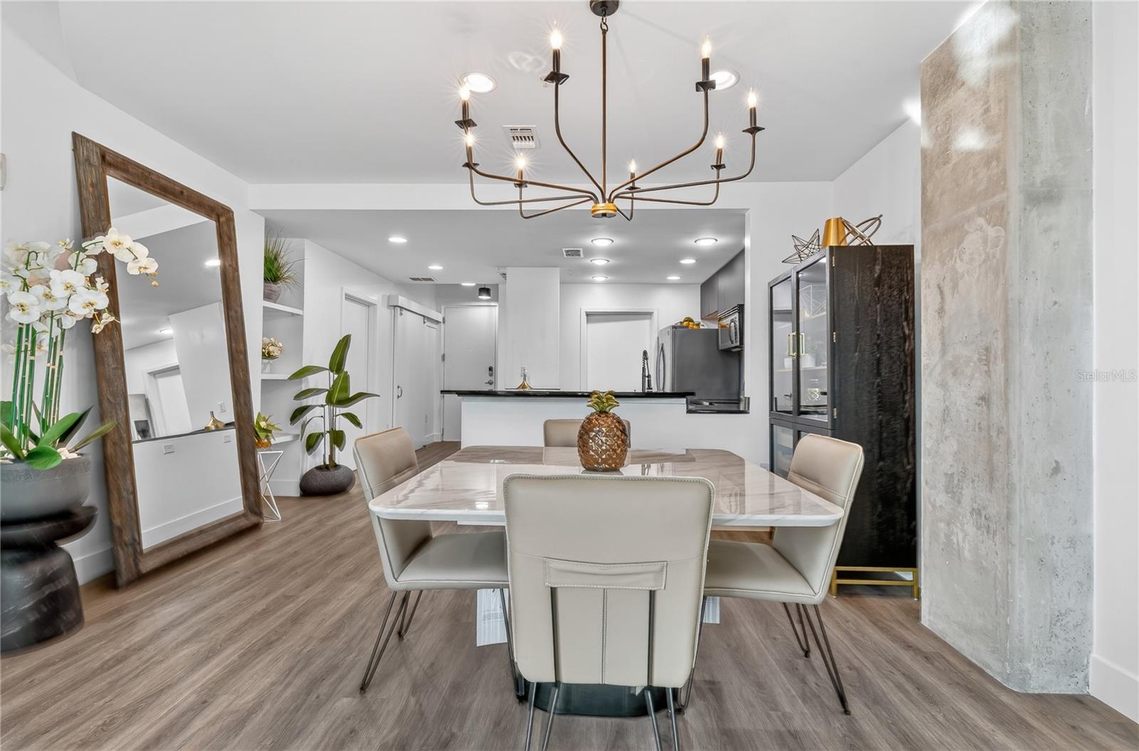 Image 18 of 59 For 525 Jackson Street 403