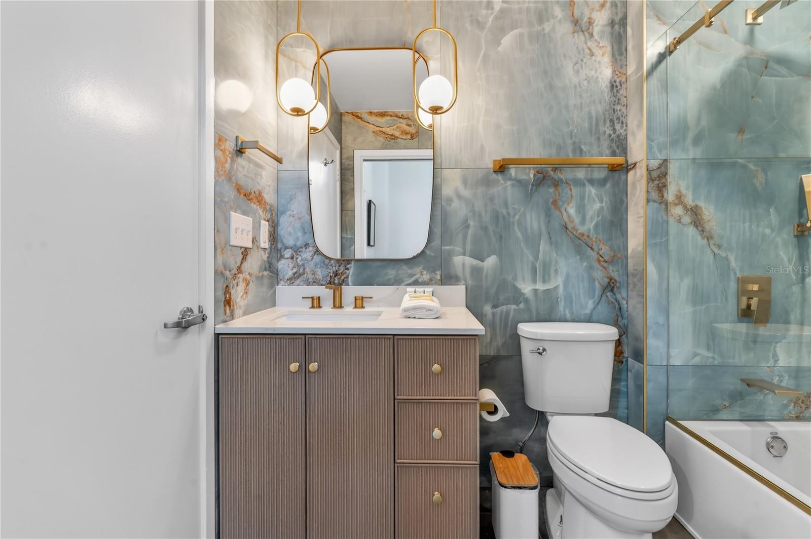 Image 27 of 59 For 525 Jackson Street 403