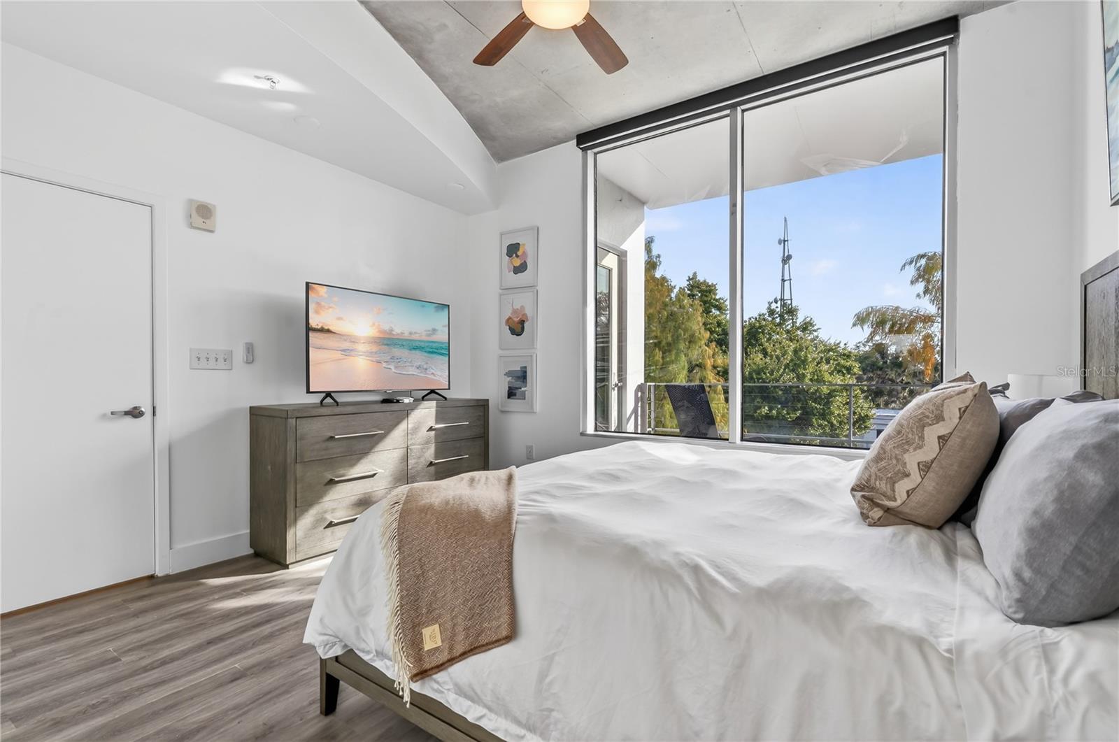 Image 30 of 59 For 525 Jackson Street 403