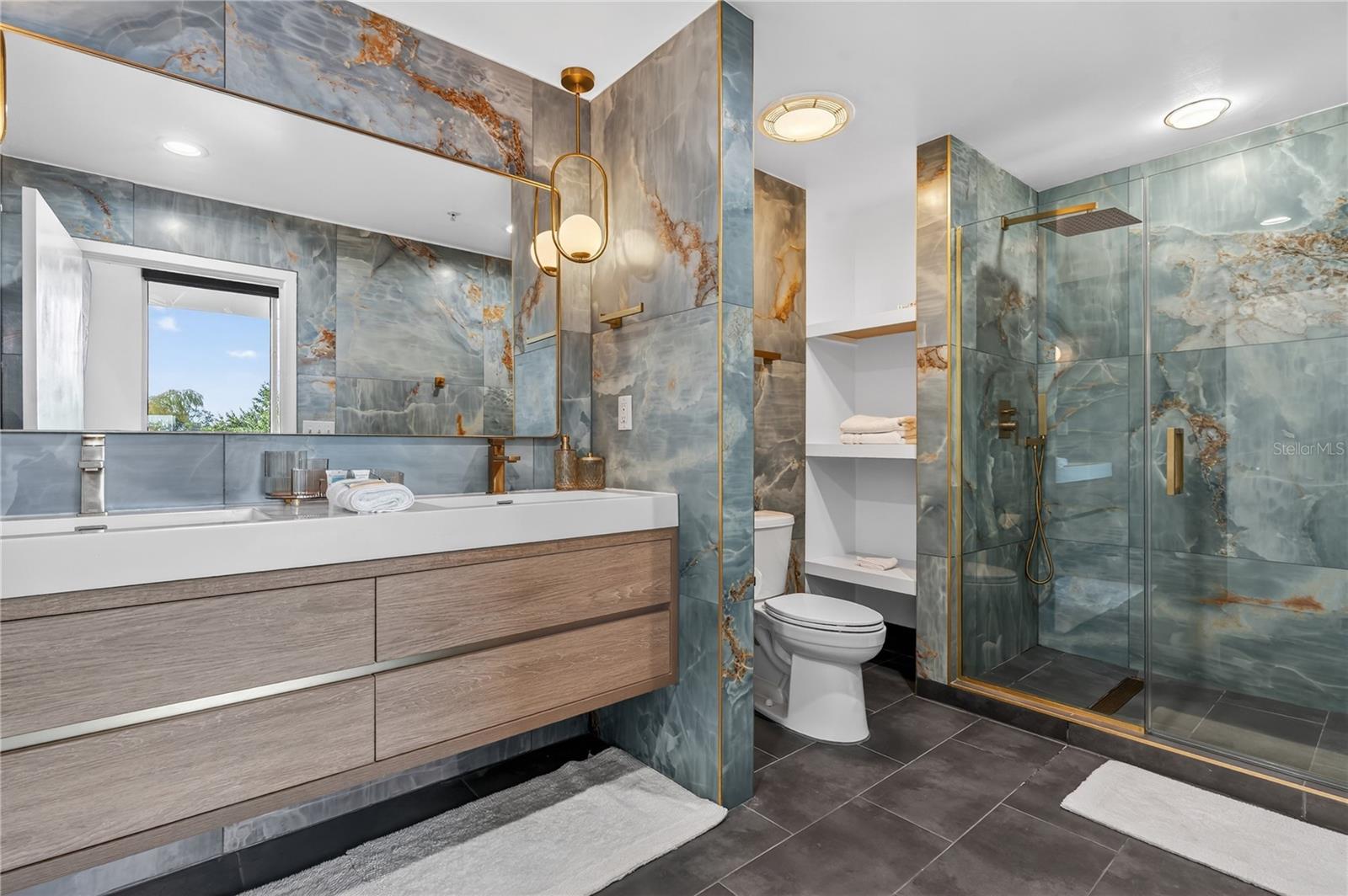 Image 32 of 59 For 525 Jackson Street 403