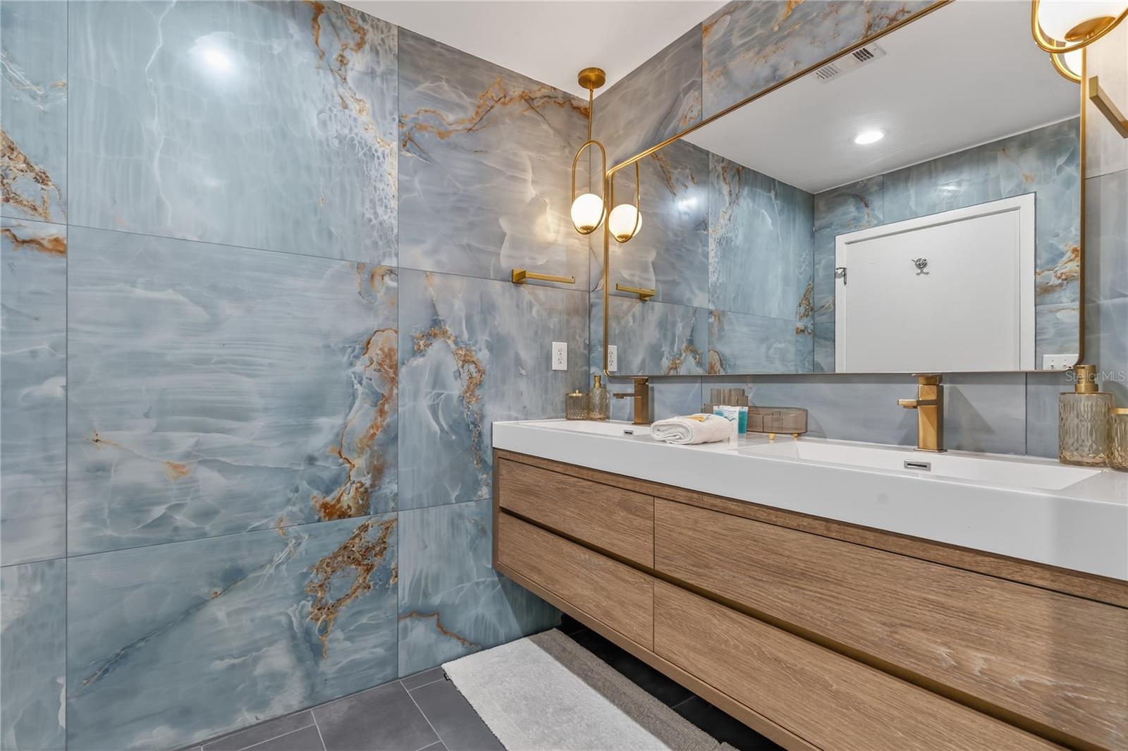 Image 34 of 59 For 525 Jackson Street 403