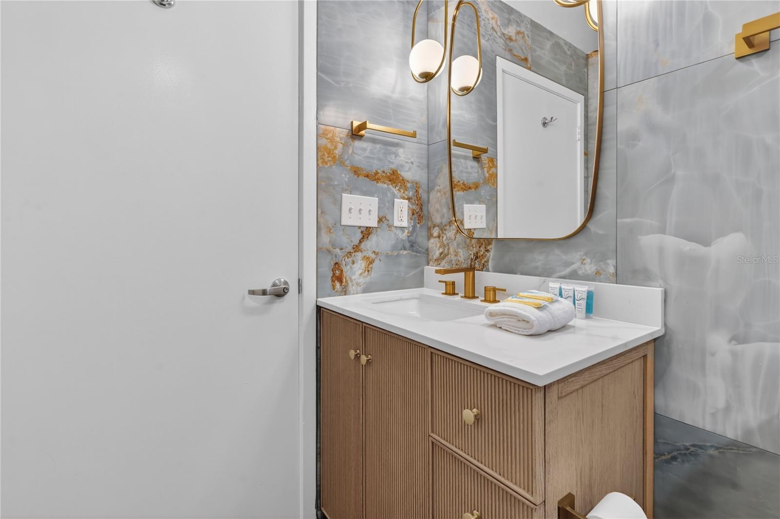 Image 38 of 59 For 525 Jackson Street 403