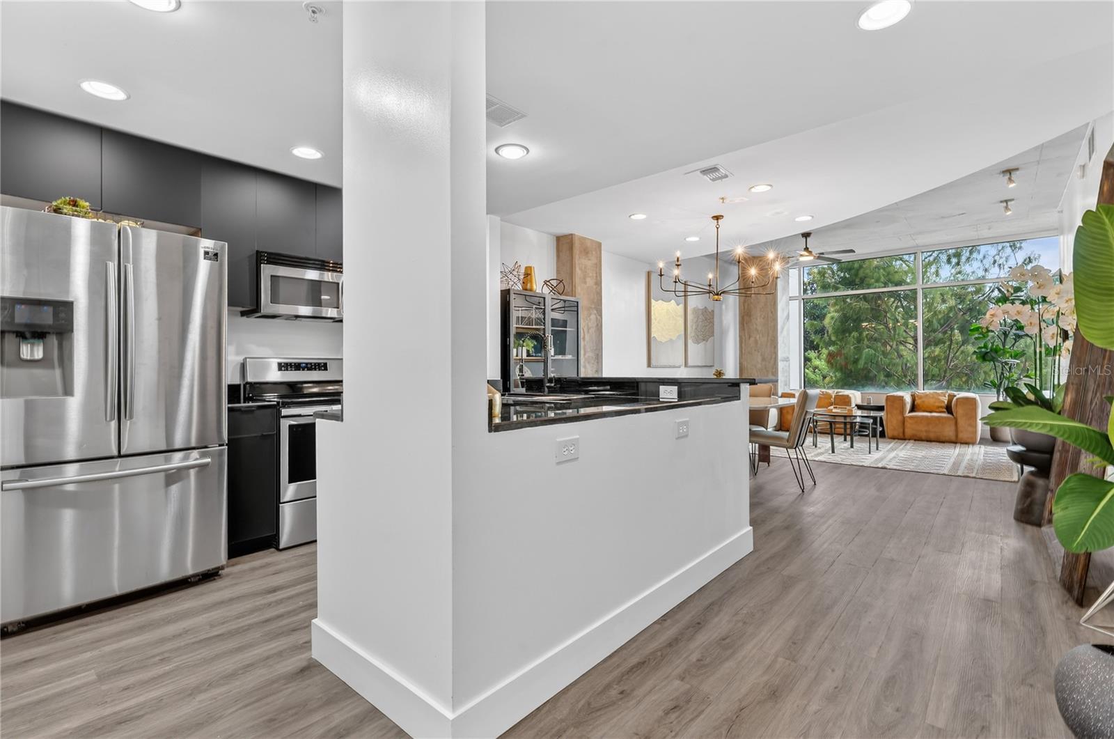 Image 7 of 59 For 525 Jackson Street 403