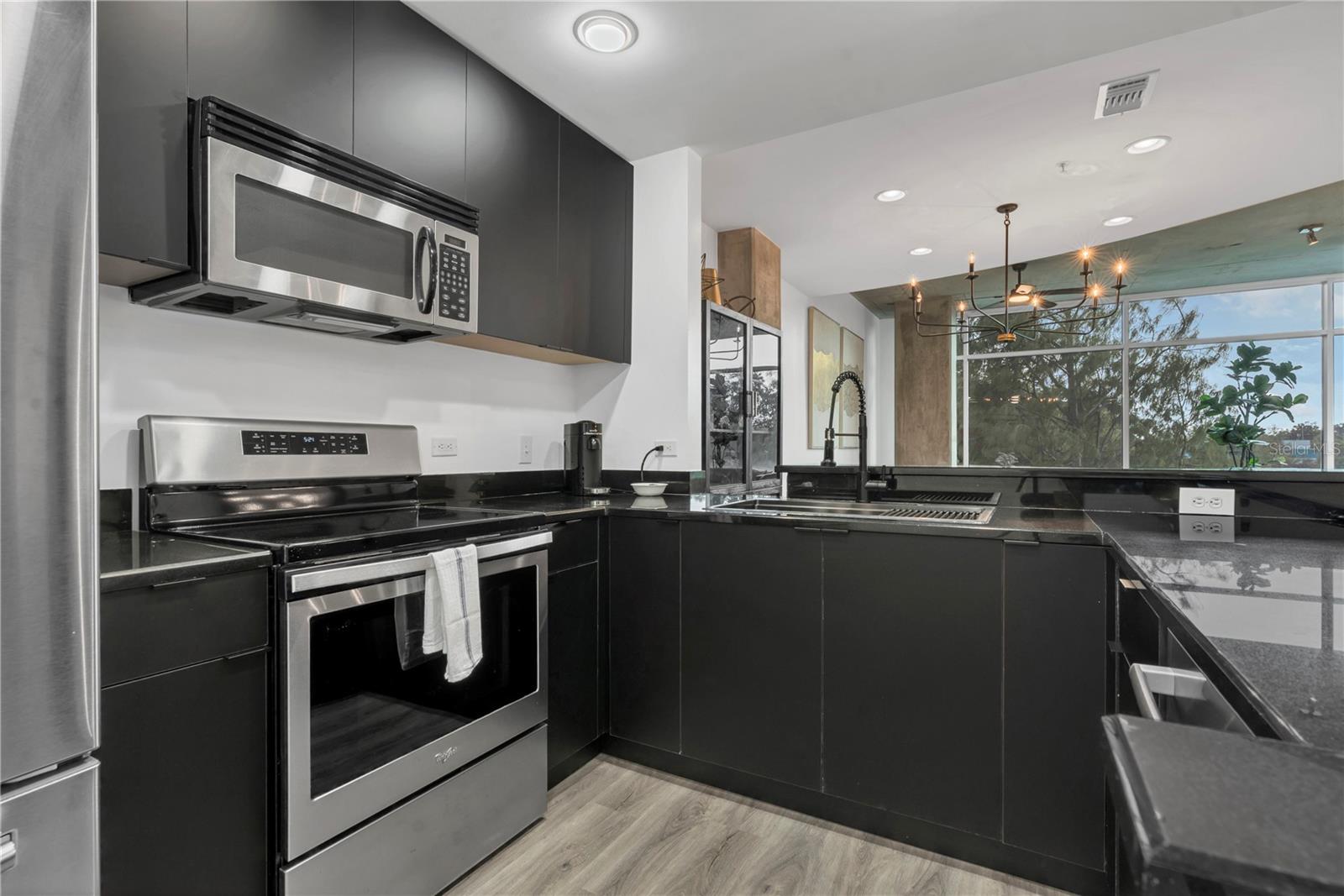 Image 9 of 59 For 525 Jackson Street 403