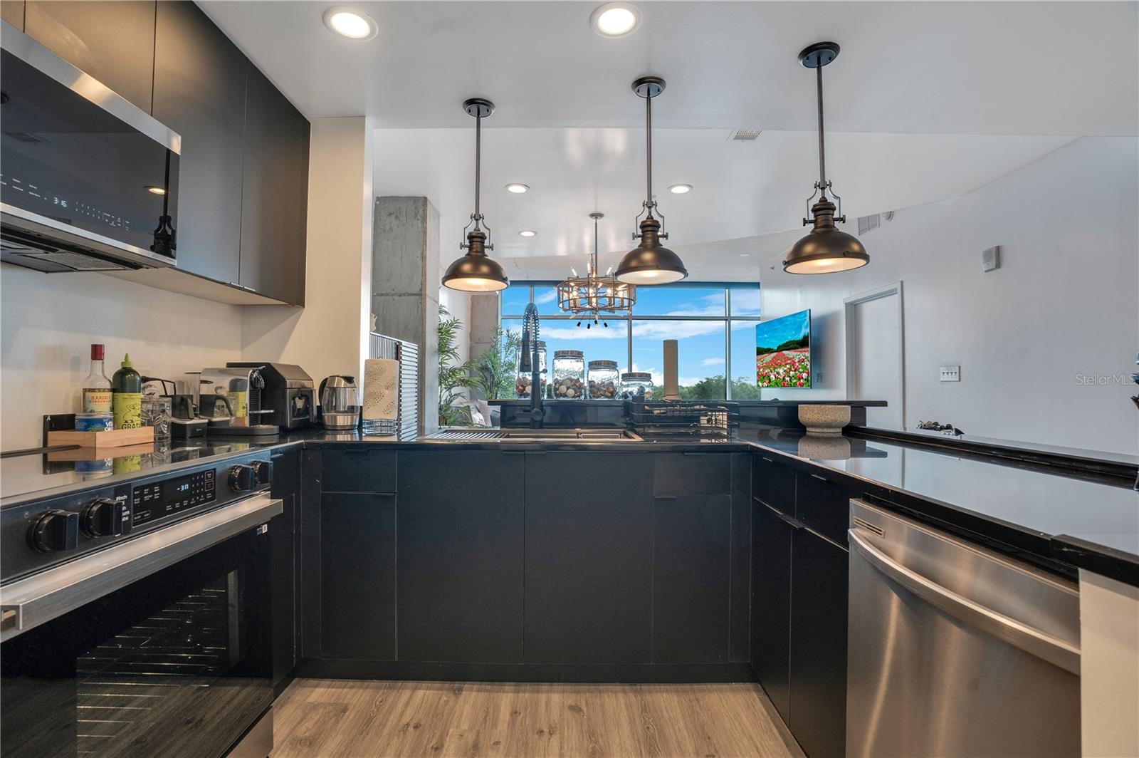 Image 10 of 53 For 525 Jackson Street 604