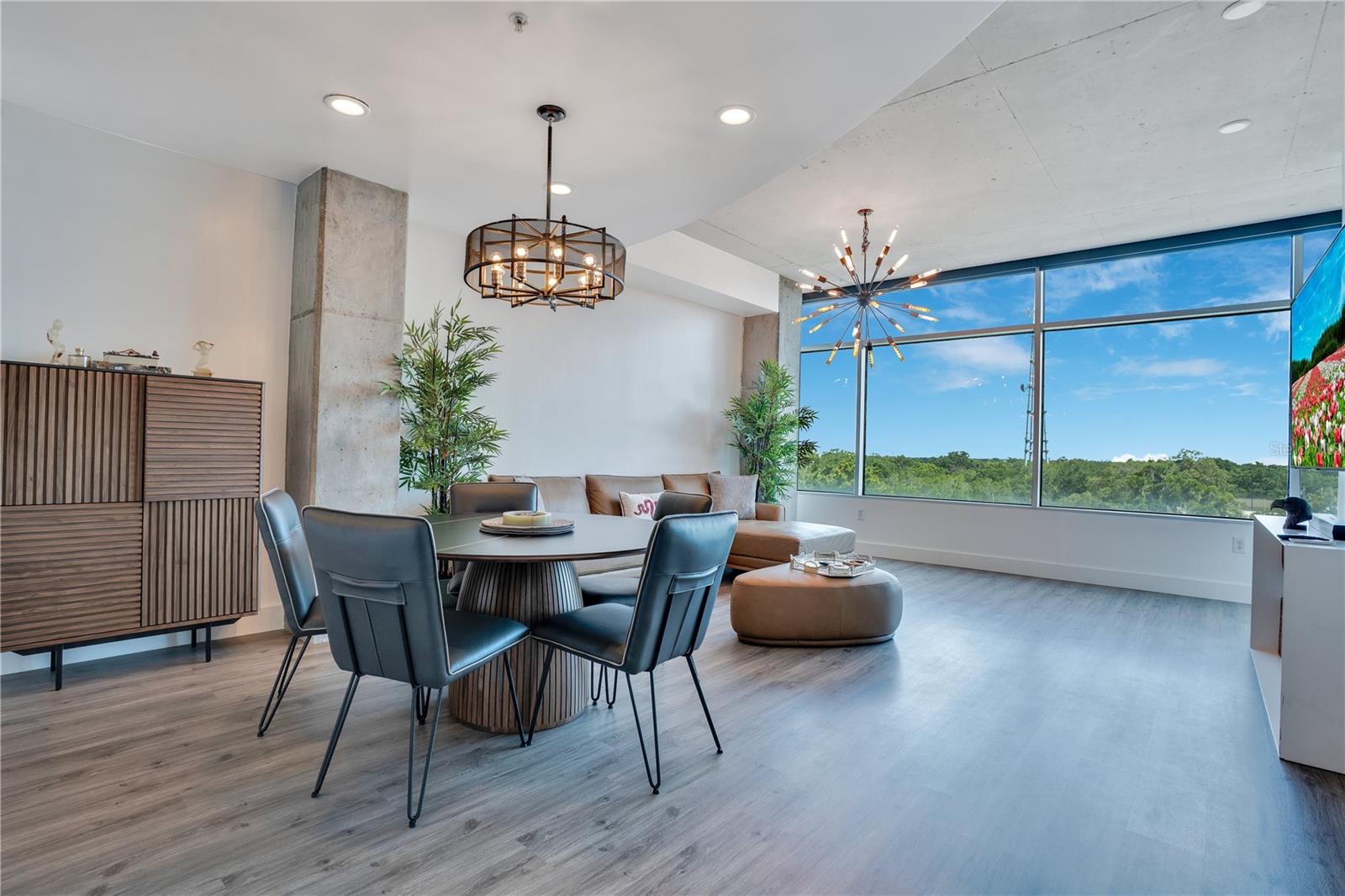 Image 13 of 53 For 525 Jackson Street 604