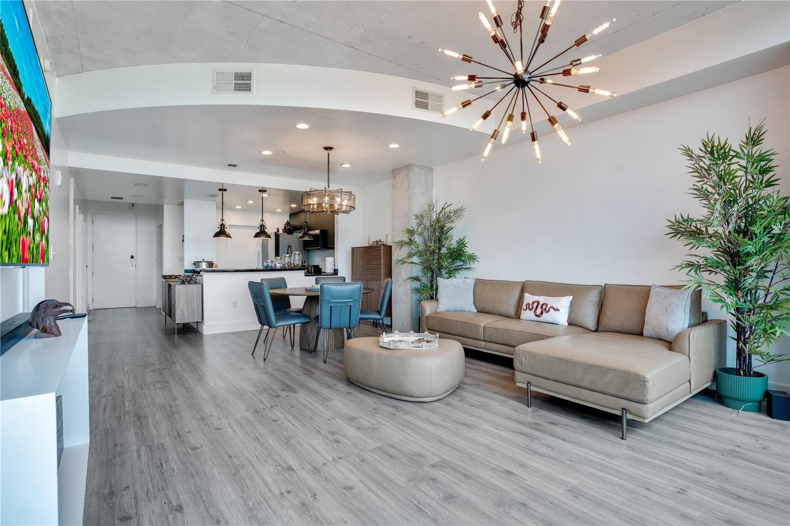 Image 17 of 53 For 525 Jackson Street 604