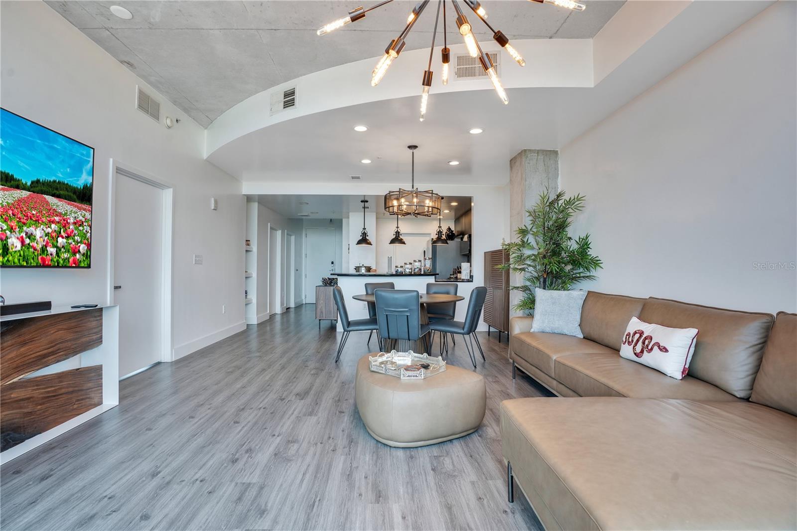 Image 19 of 53 For 525 Jackson Street 604