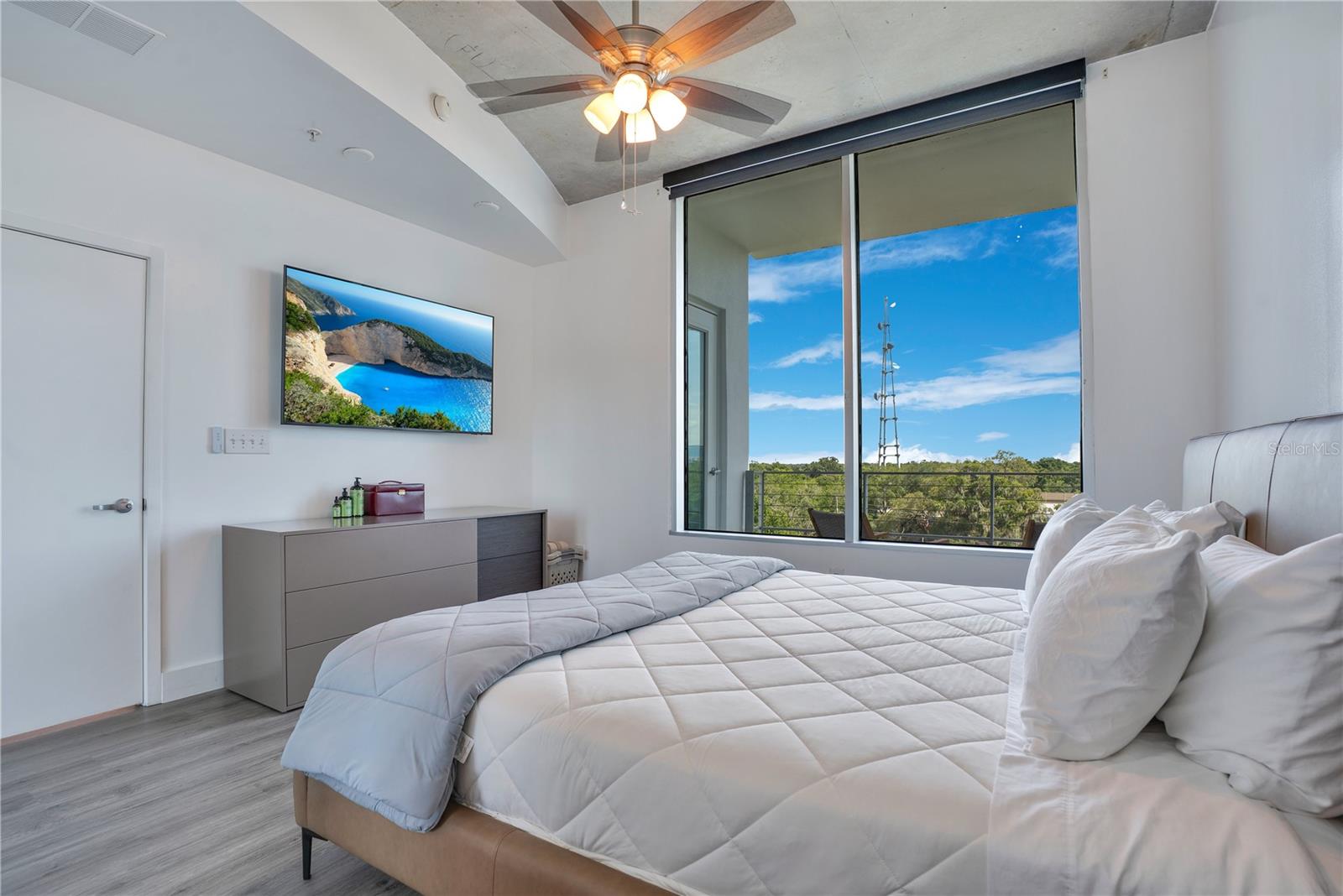 Image 22 of 53 For 525 Jackson Street 604