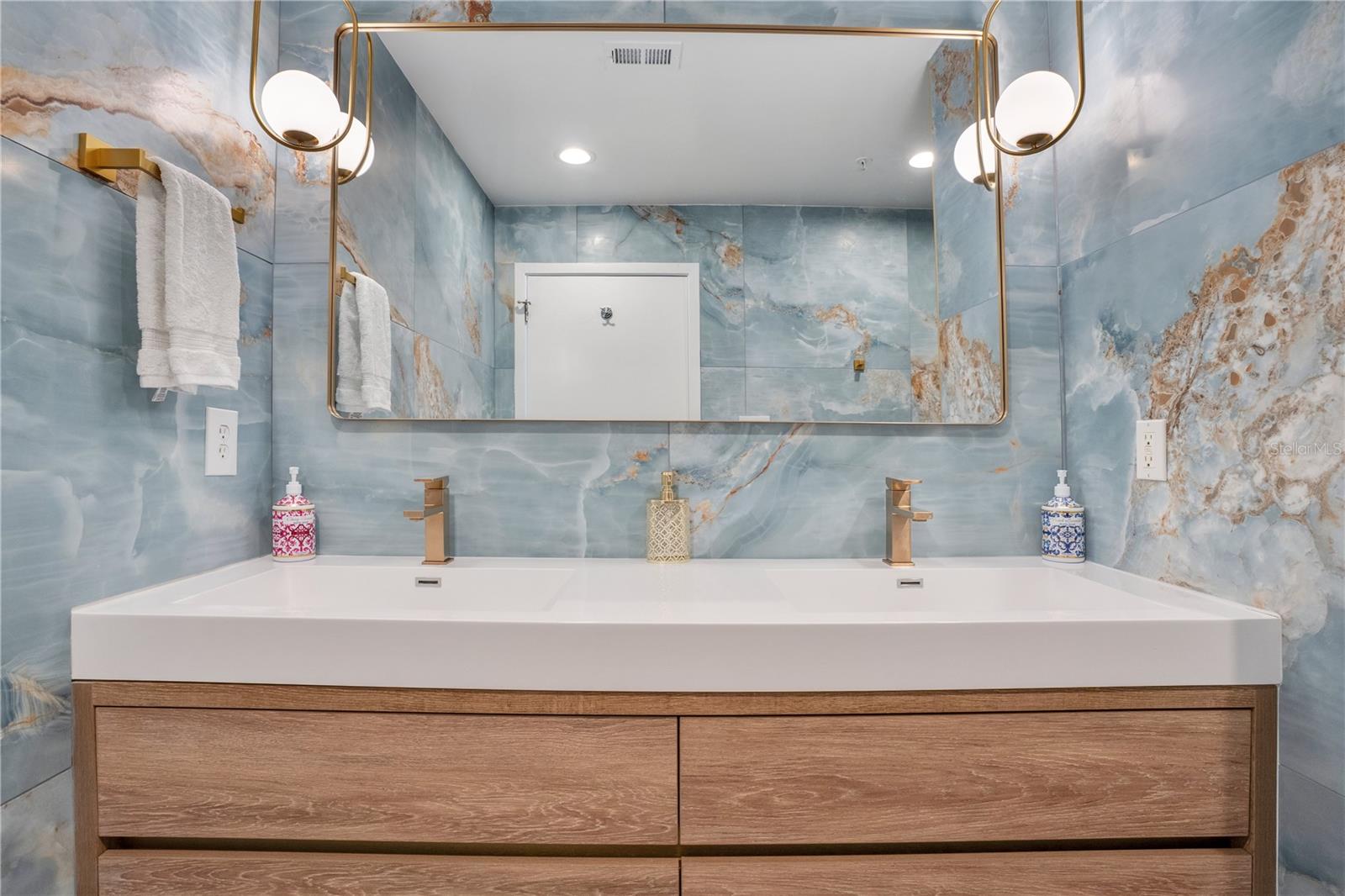 Image 25 of 53 For 525 Jackson Street 604