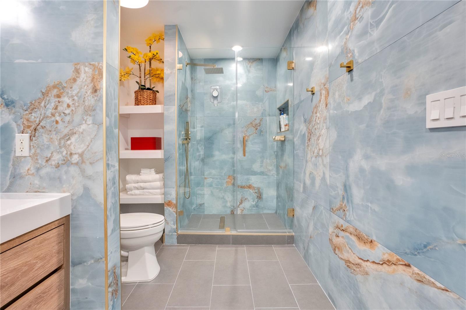 Image 26 of 53 For 525 Jackson Street 604