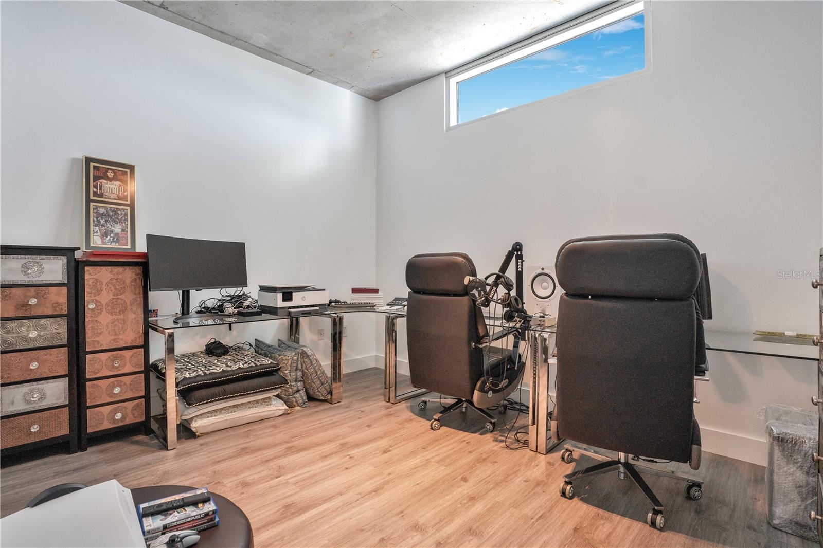 Image 27 of 53 For 525 Jackson Street 604