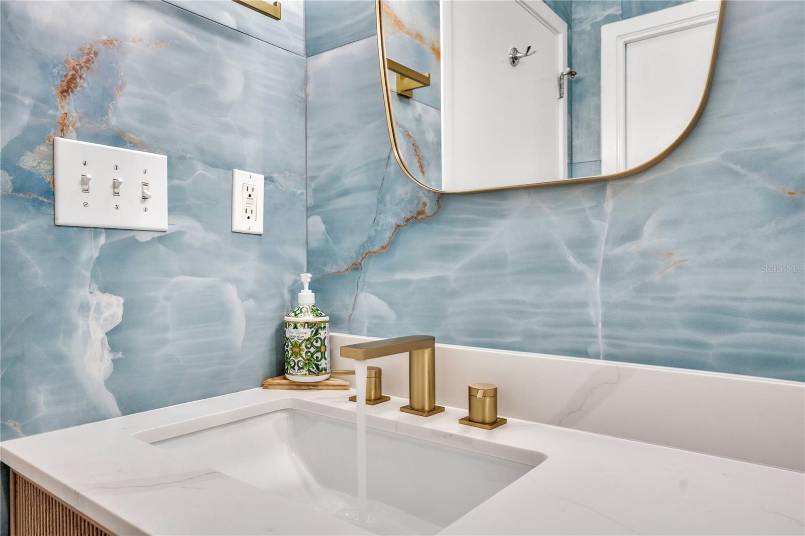 Image 30 of 53 For 525 Jackson Street 604