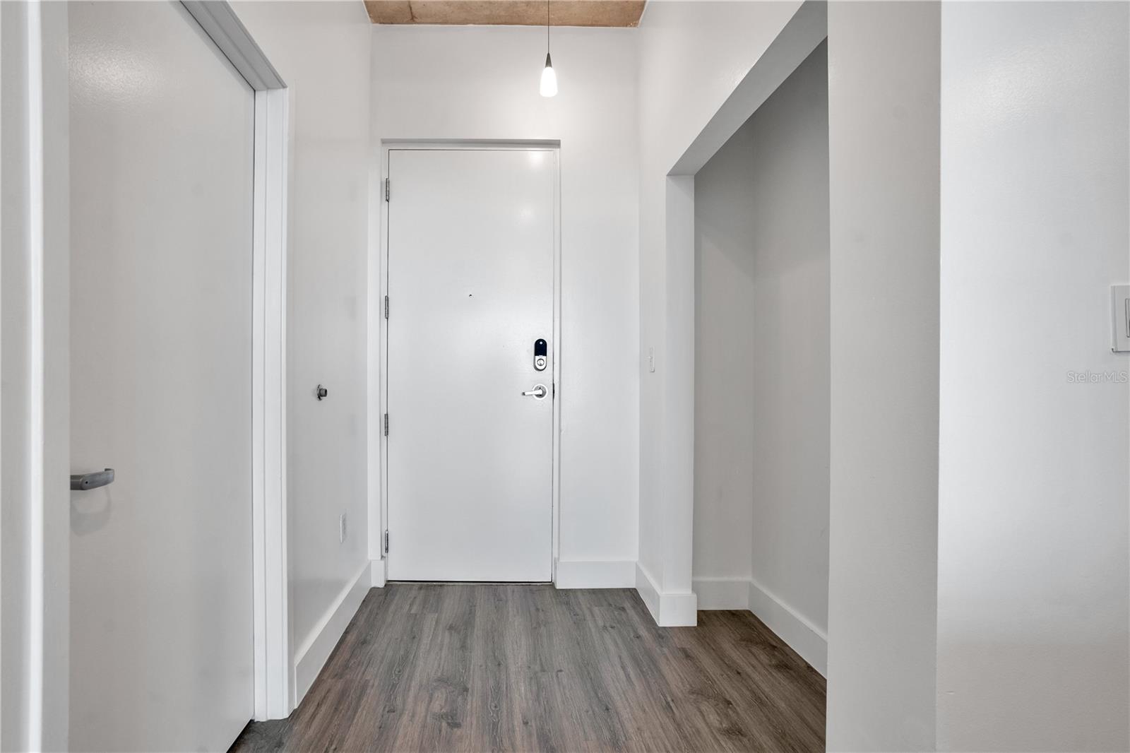 Image 6 of 53 For 525 Jackson Street 604