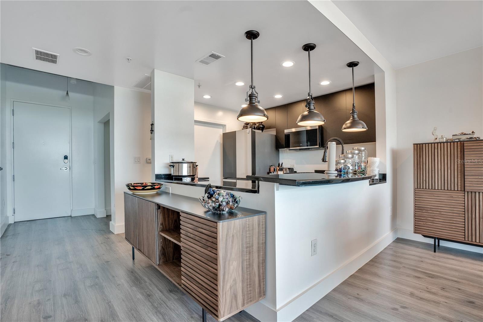 Image 7 of 53 For 525 Jackson Street 604