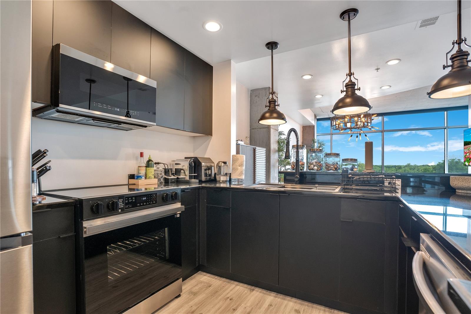 Image 8 of 53 For 525 Jackson Street 604