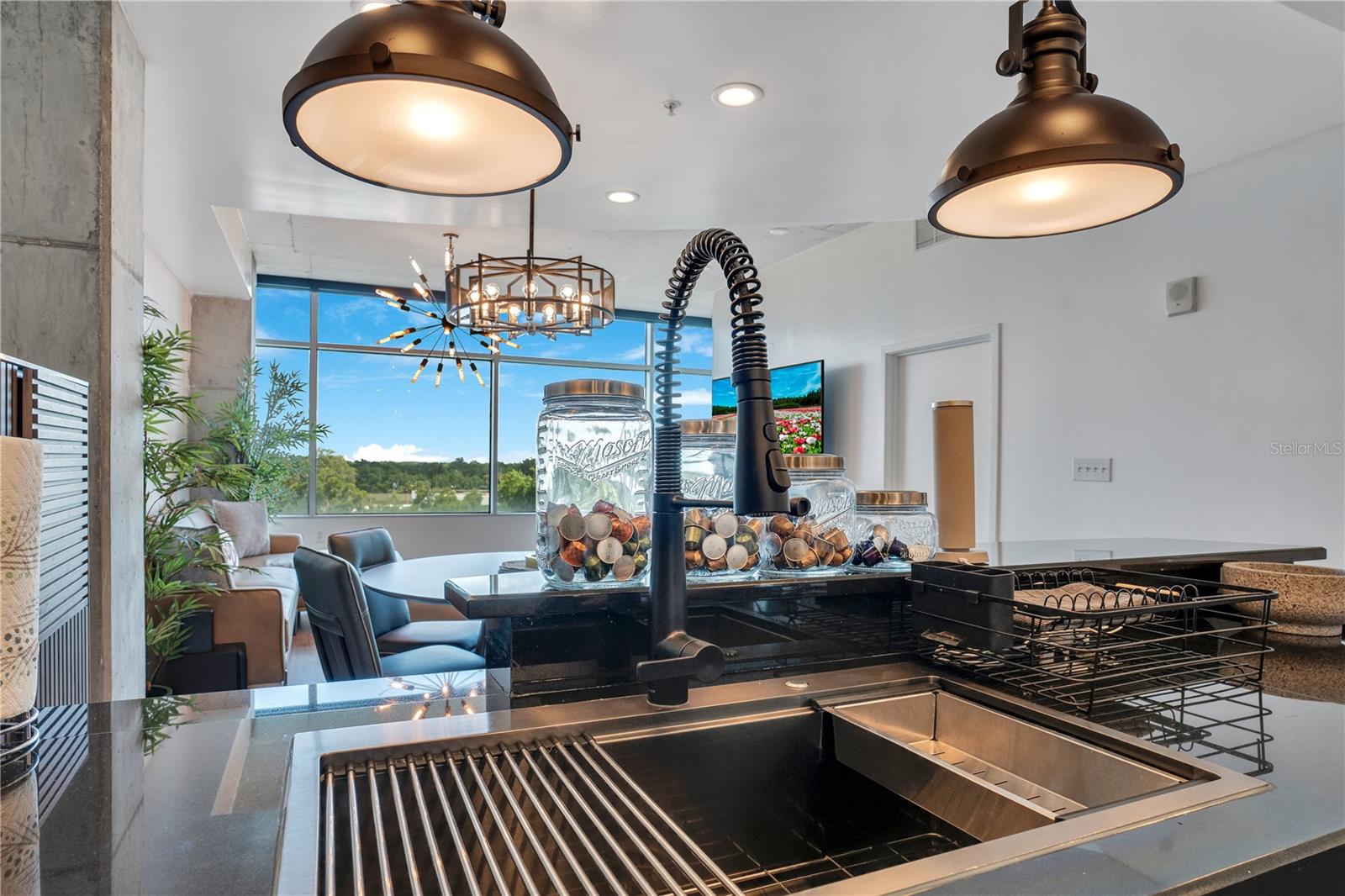 Image 9 of 53 For 525 Jackson Street 604