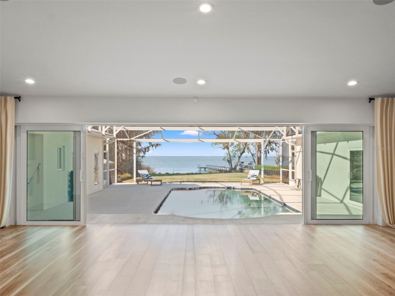 Listing photo id 18 for 1021 Temple Grove Place