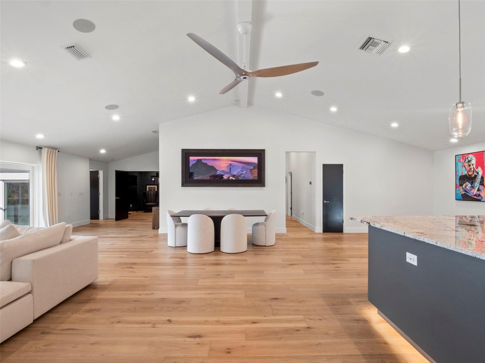 Listing photo id 20 for 1021 Temple Grove Place