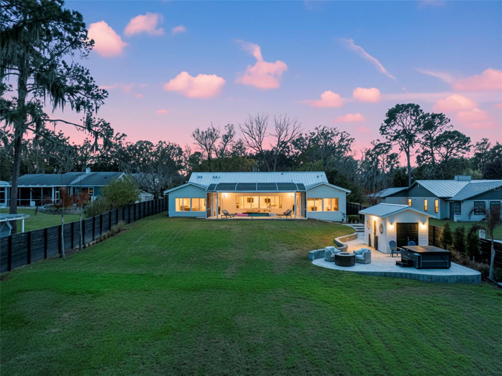 Listing photo id 2 for 1021 Temple Grove Place