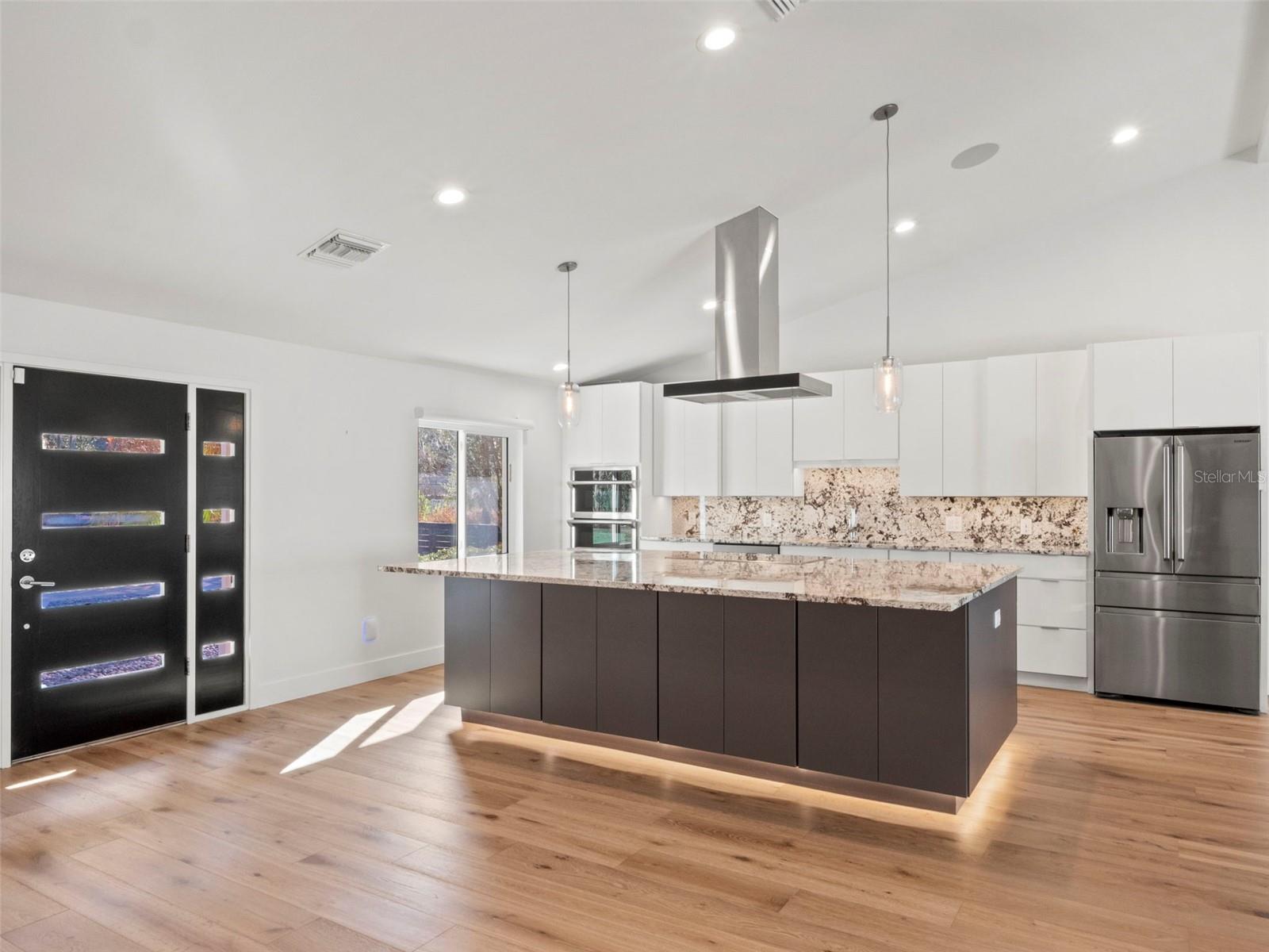 Listing photo id 7 for 1021 Temple Grove Place