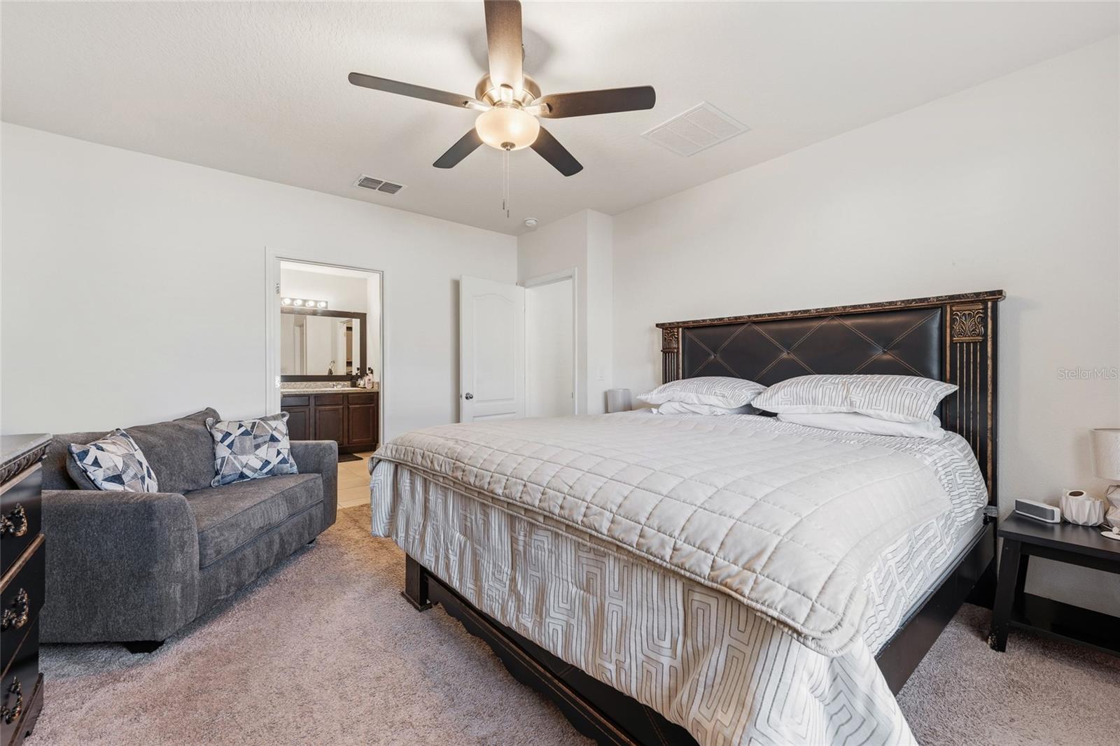 Image 12 of 33 For 3658 Maidencain Street