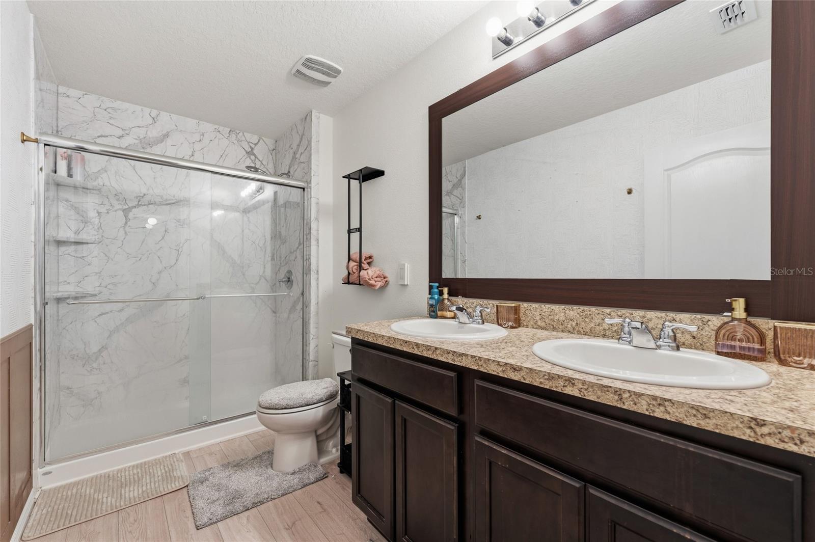 Image 23 of 33 For 3658 Maidencain Street