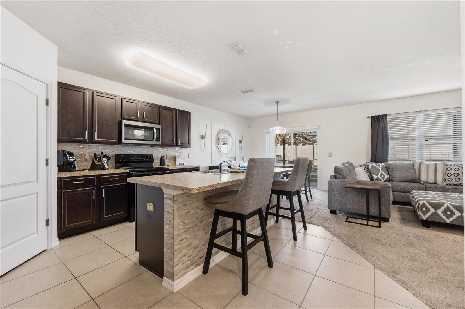 Image 5 of 33 For 3658 Maidencain Street