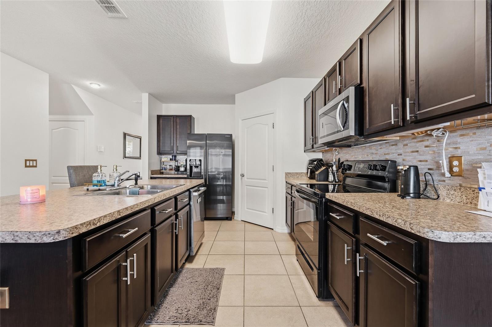 Image 6 of 33 For 3658 Maidencain Street