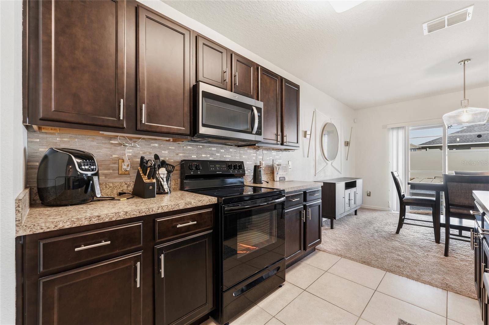 Image 7 of 33 For 3658 Maidencain Street