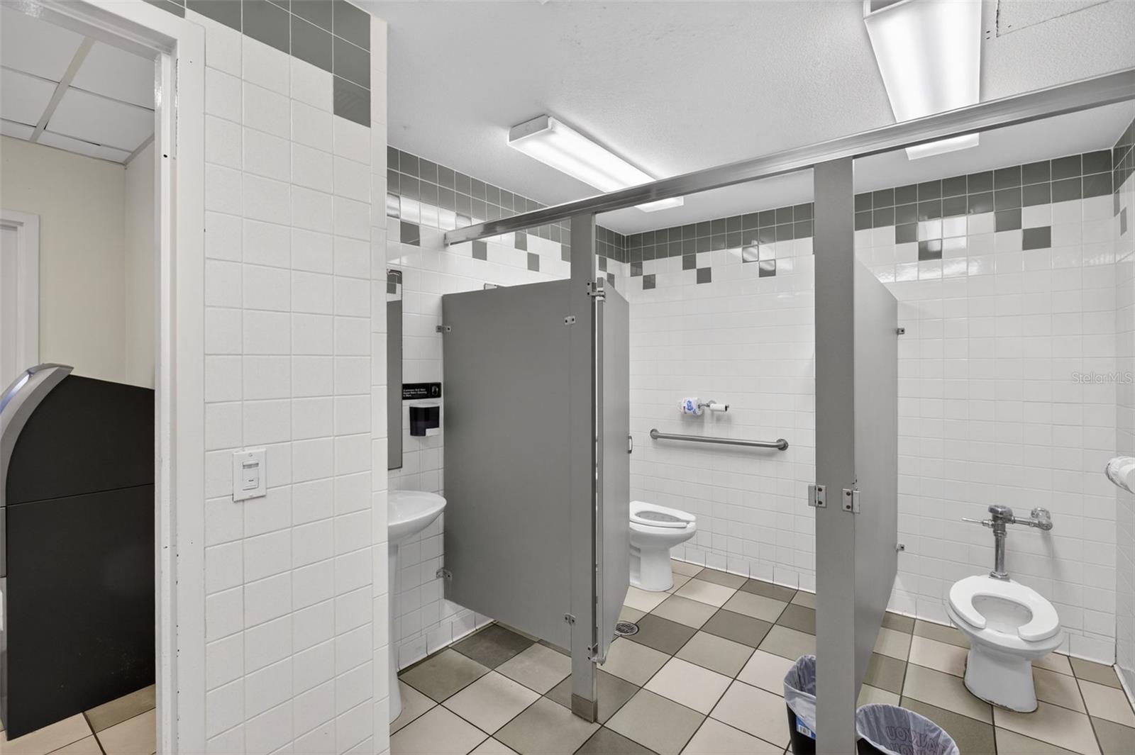 Image 22 of 45 For 4040 Us Highway 27 S