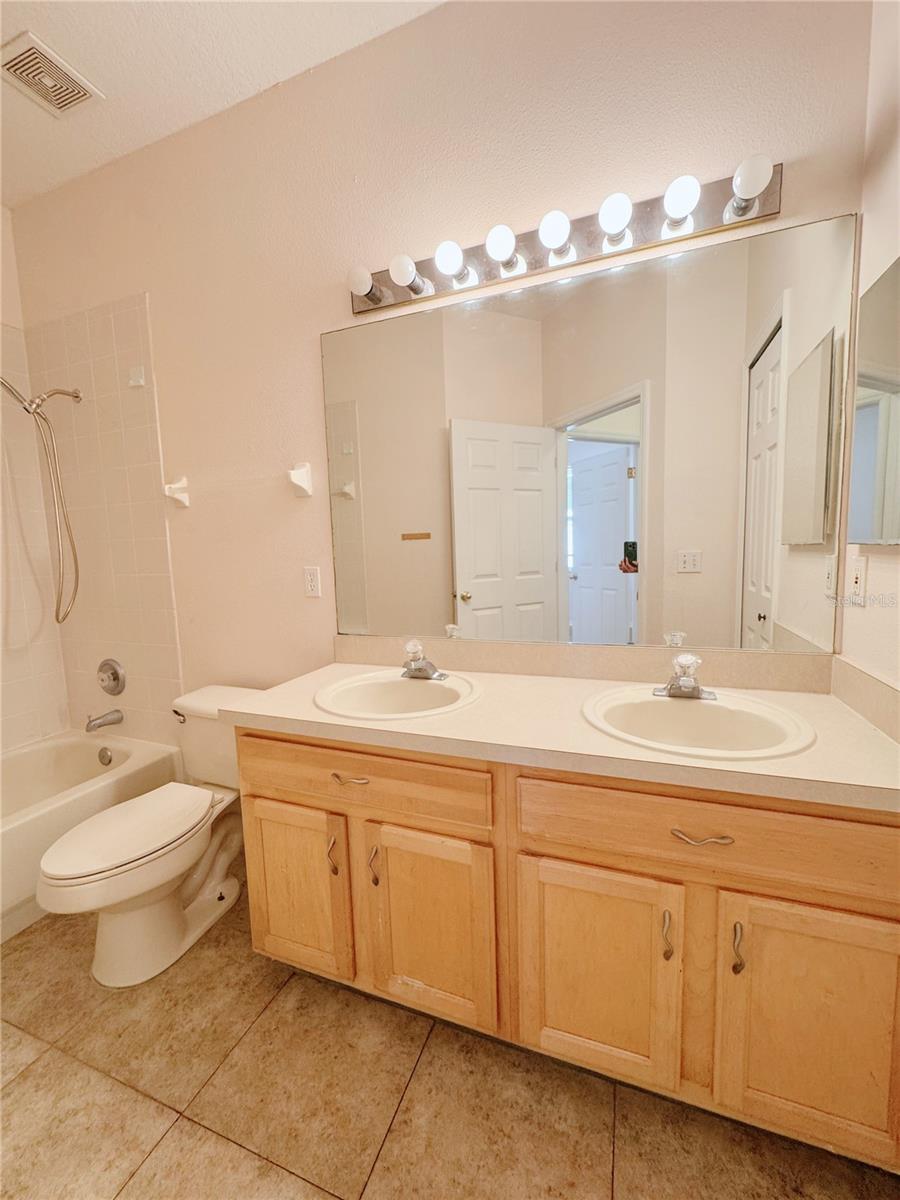 Image 18 of 37 For 5114 Santa Ana Drive