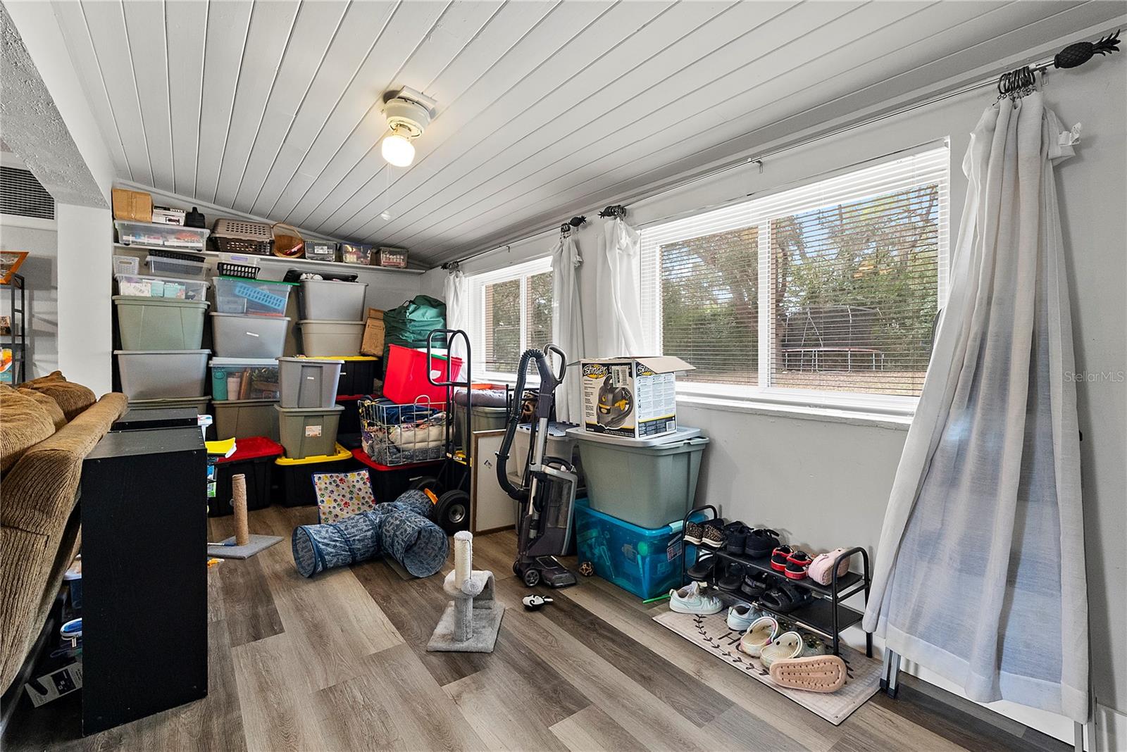 Image 17 of 29 For 303 Louis Street