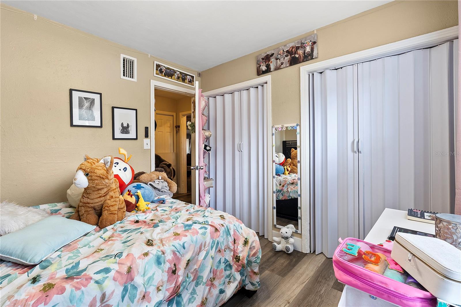 Image 24 of 29 For 303 Louis Street